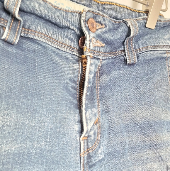 Levi's Cuffed Demin Shorts - Picture 3 of 5